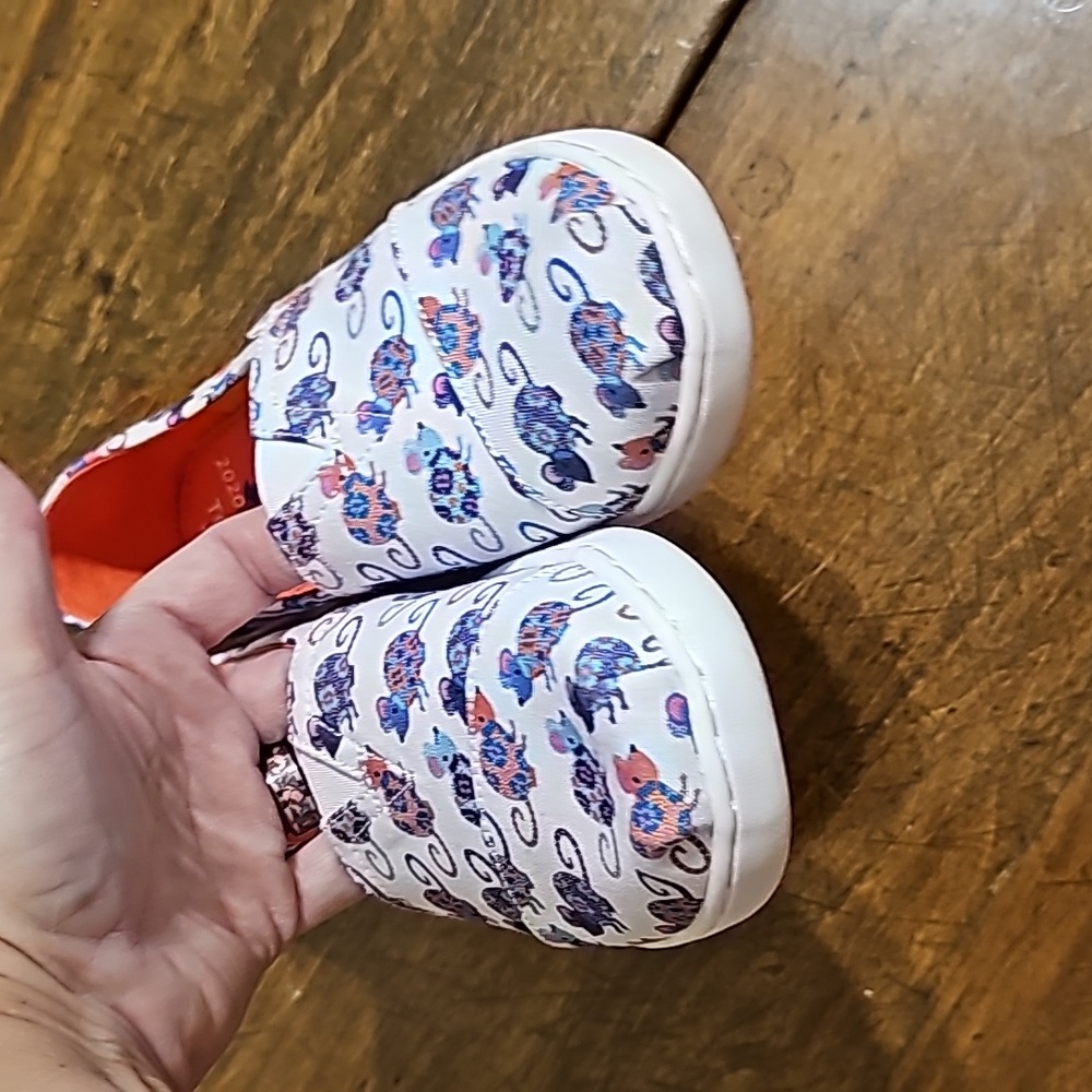 S:3.5 Toms Youth Slip on Shoes - Picture 9 of 14